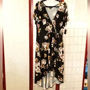 NWT Hi-Lo Short Flutter Sleeve Soft Floral Dress with Tie Belt Size 2X